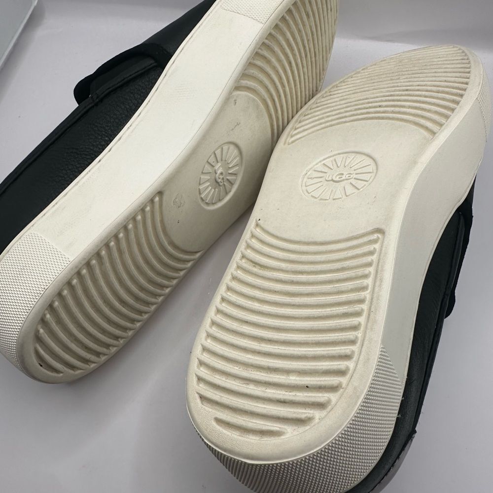 Ugg Cahlvan Black Leather Slip On Gold Accent Sneakers Size 7.5 - Picture 9 of 10